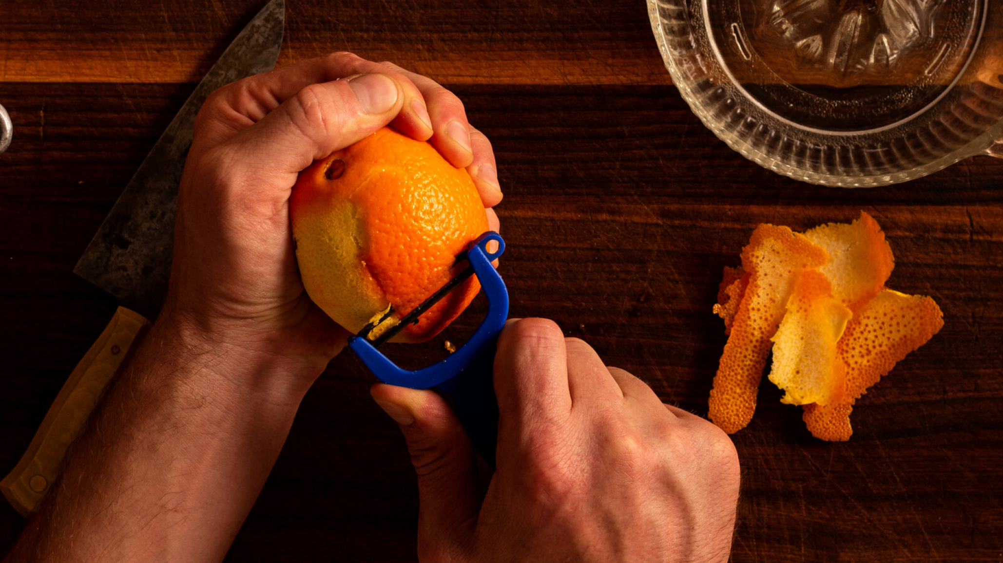 Comió una naranja en estado de ebriedad y murió