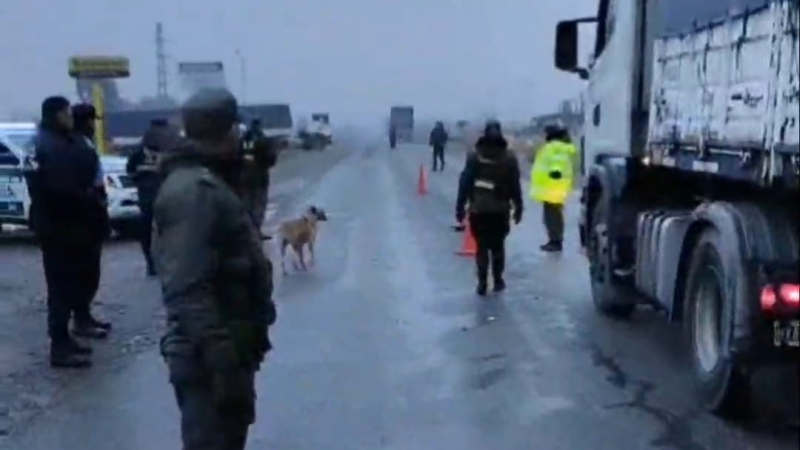 Más de 800 vehículos varados se liberaron y se volvió a cerrar la ruta