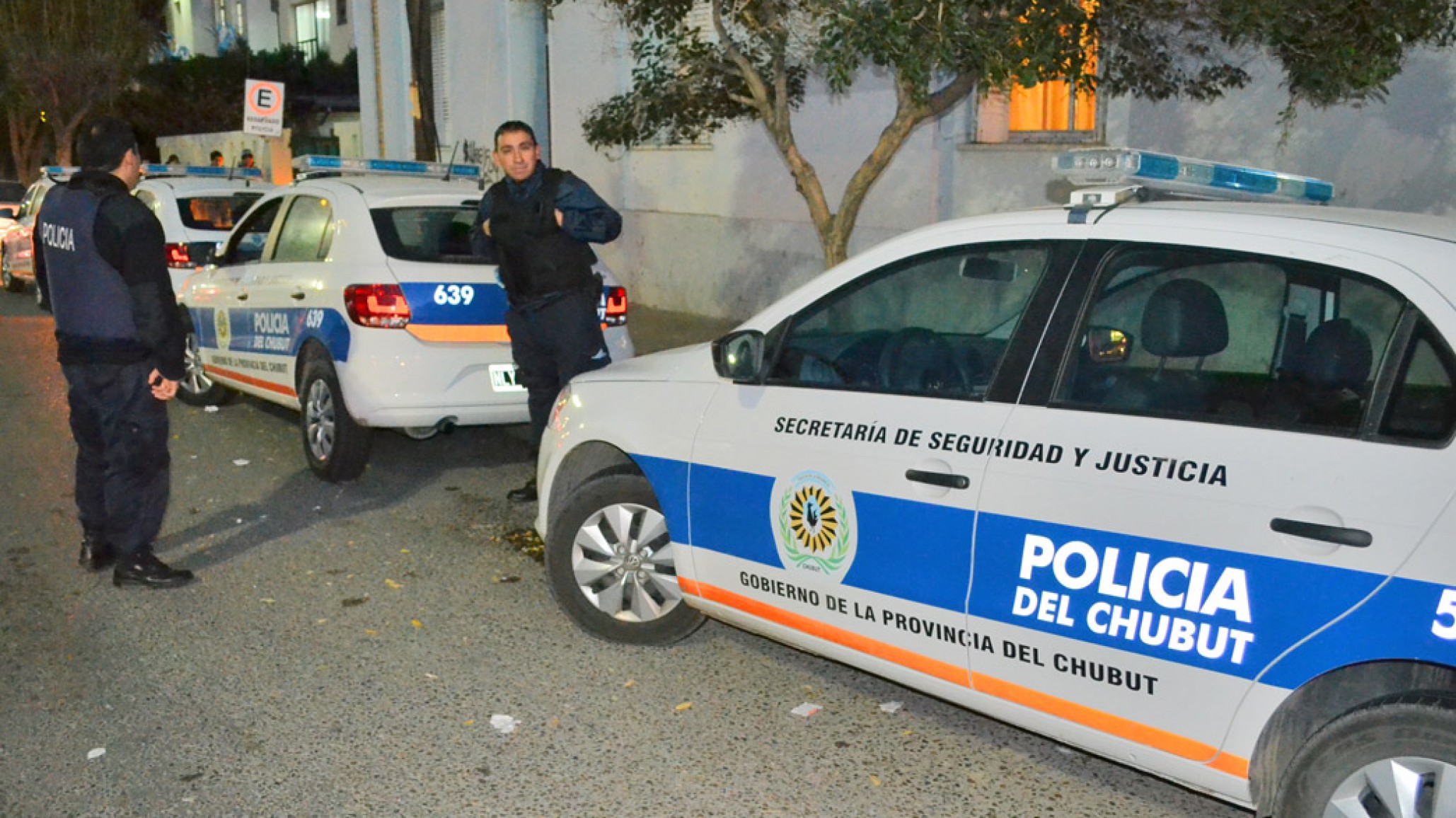 Un hombre trató de defender a una mujer y fue golpeado por la pareja de esta