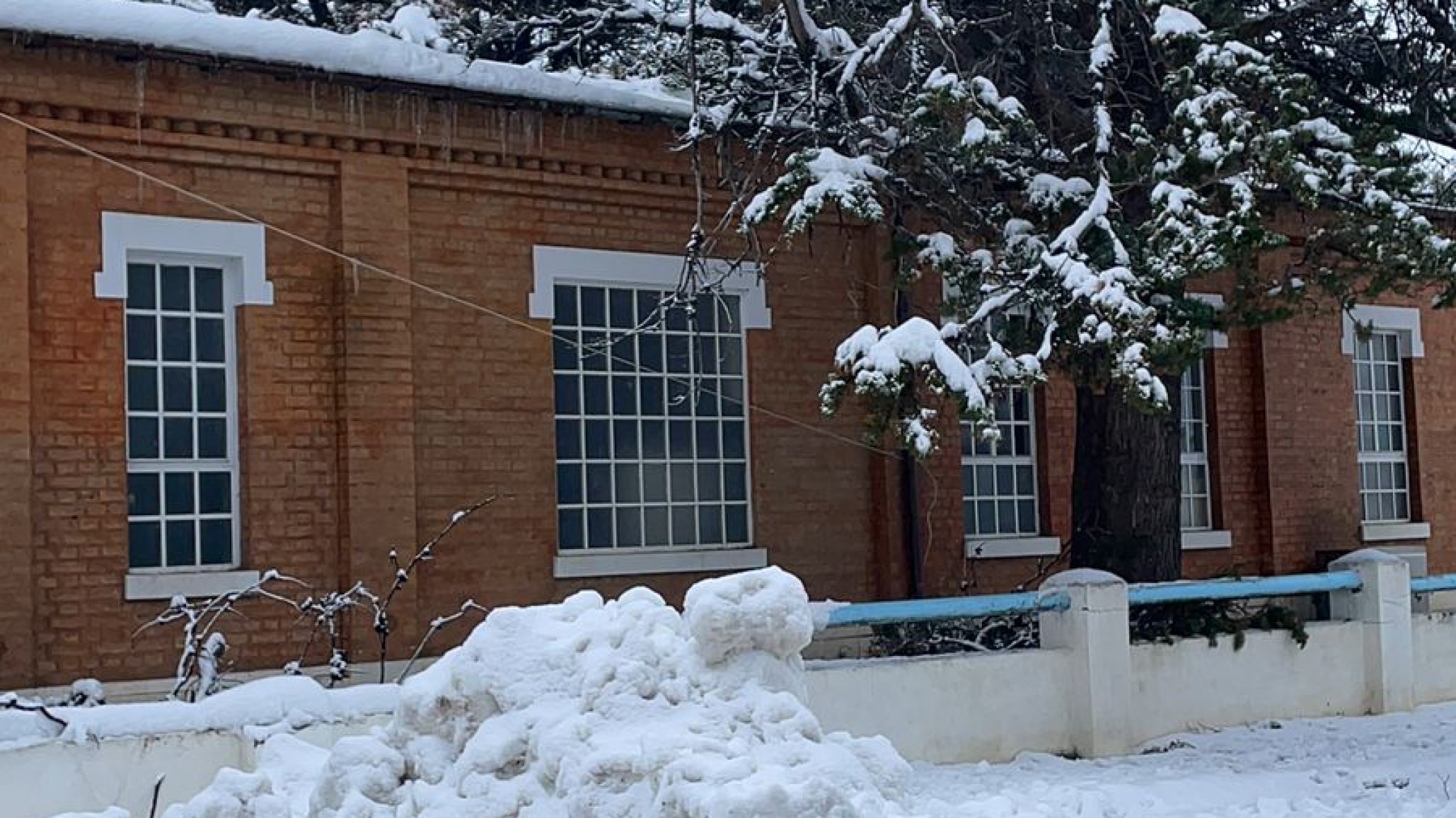 En Diadema tienen luz y señal: "Se asiste a los vecinos por las filtraciones en las viviendas"