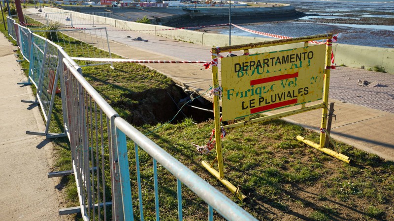 Paseo Costero: La rotura no afectó el pluvial y se avanza en su reparación