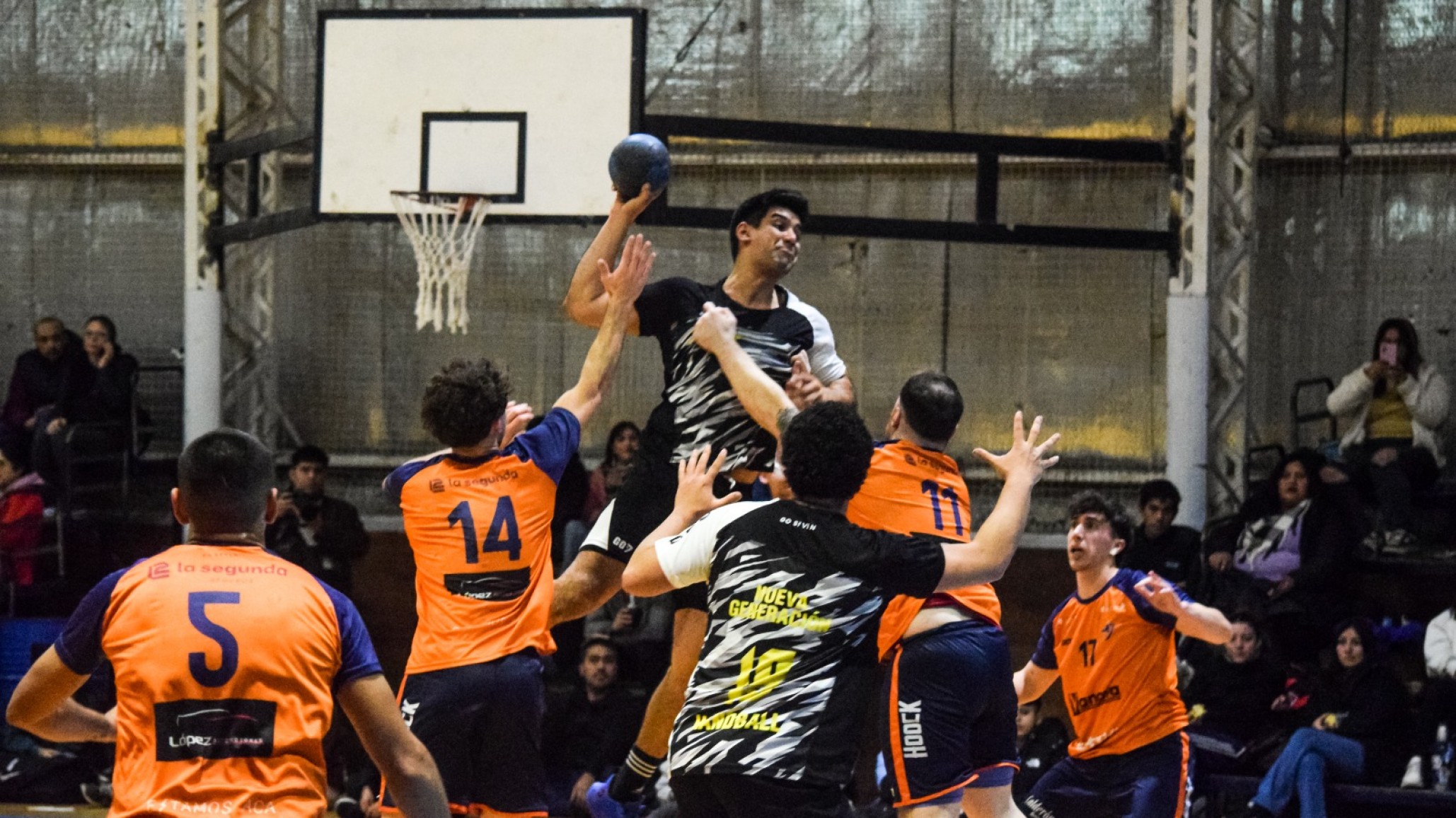 Se puso en marcha el Nacional de Clubes B de Handball y La Nueva comenzó con un triunfo