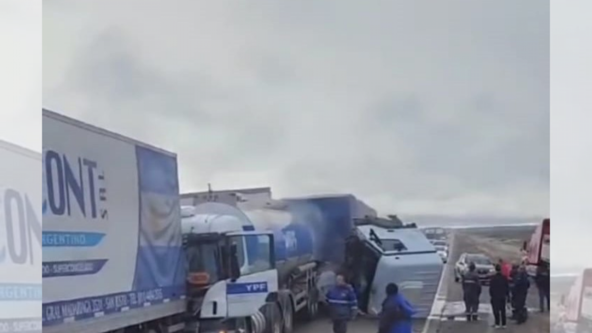 Ruta 3 nuevamente cortada debido a un triple choque de camiones