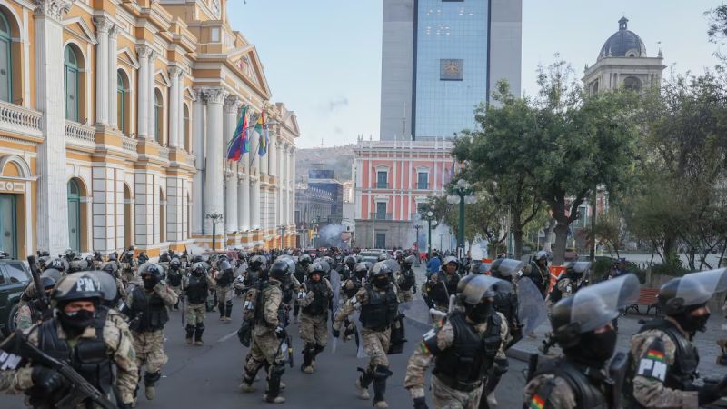 Crisis en Bolivia: "La interpretación inicial tiende más a un autogolpe que no salió bien"