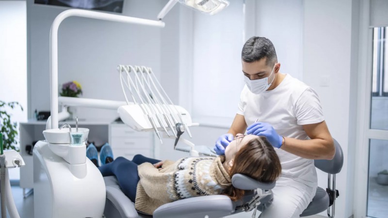 El innovador método odontológico de la UBA que promete curar caries sin dolor