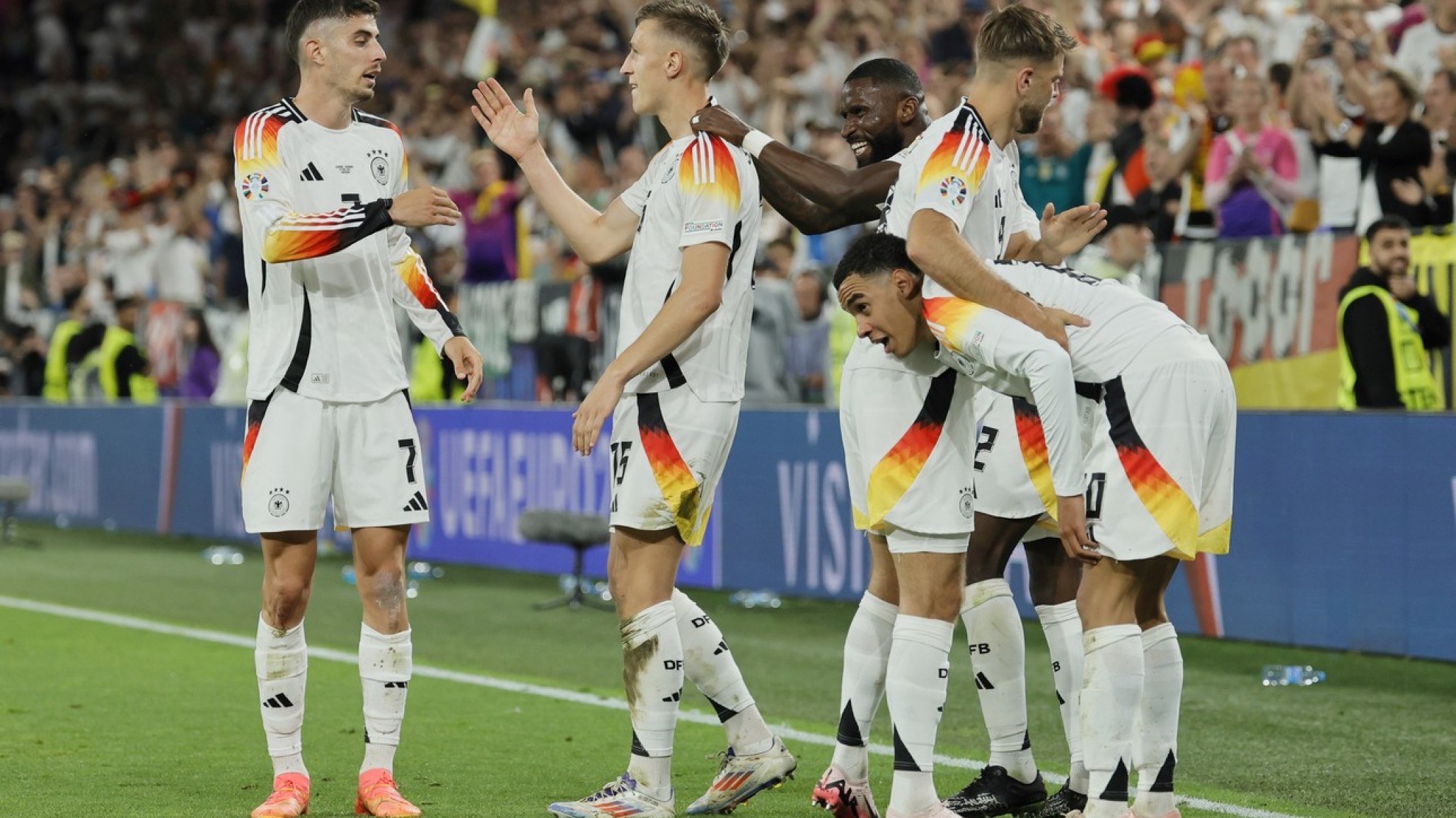 Alemania pasó a cuartos de final de la Eurocopa tras vencer a Dinamarca