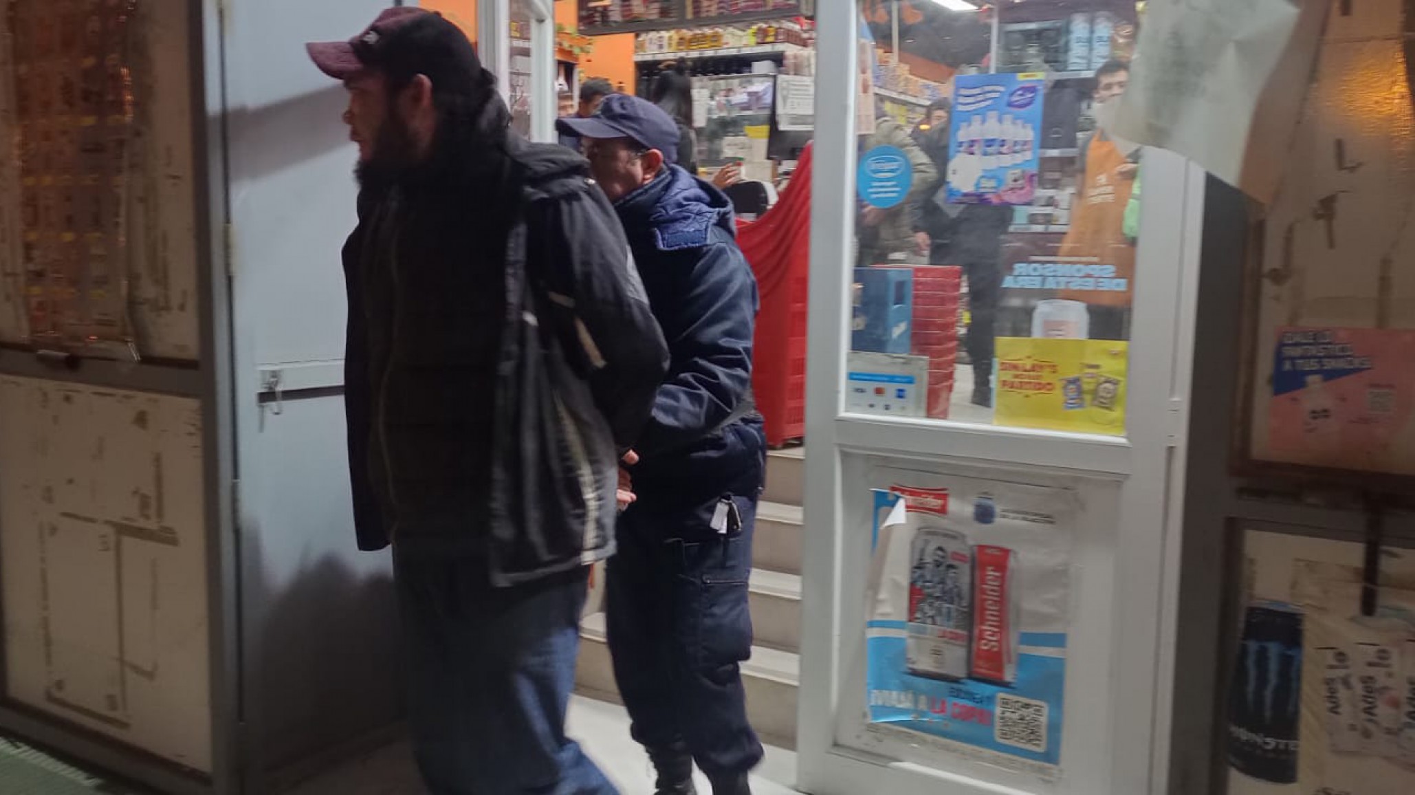 Detuvieron en el barrio Pueyrredón a un hombre que robó dulce de leche de un supermercado