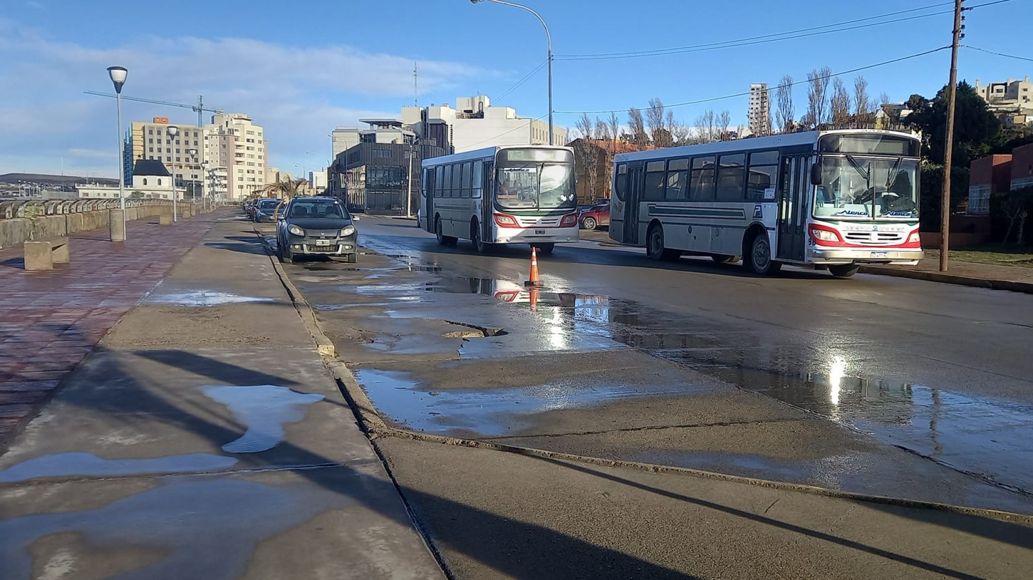Hundimiento de la calzada en Avenida Ducos y Bartolomé Mitre: Precaución para automovilistas
