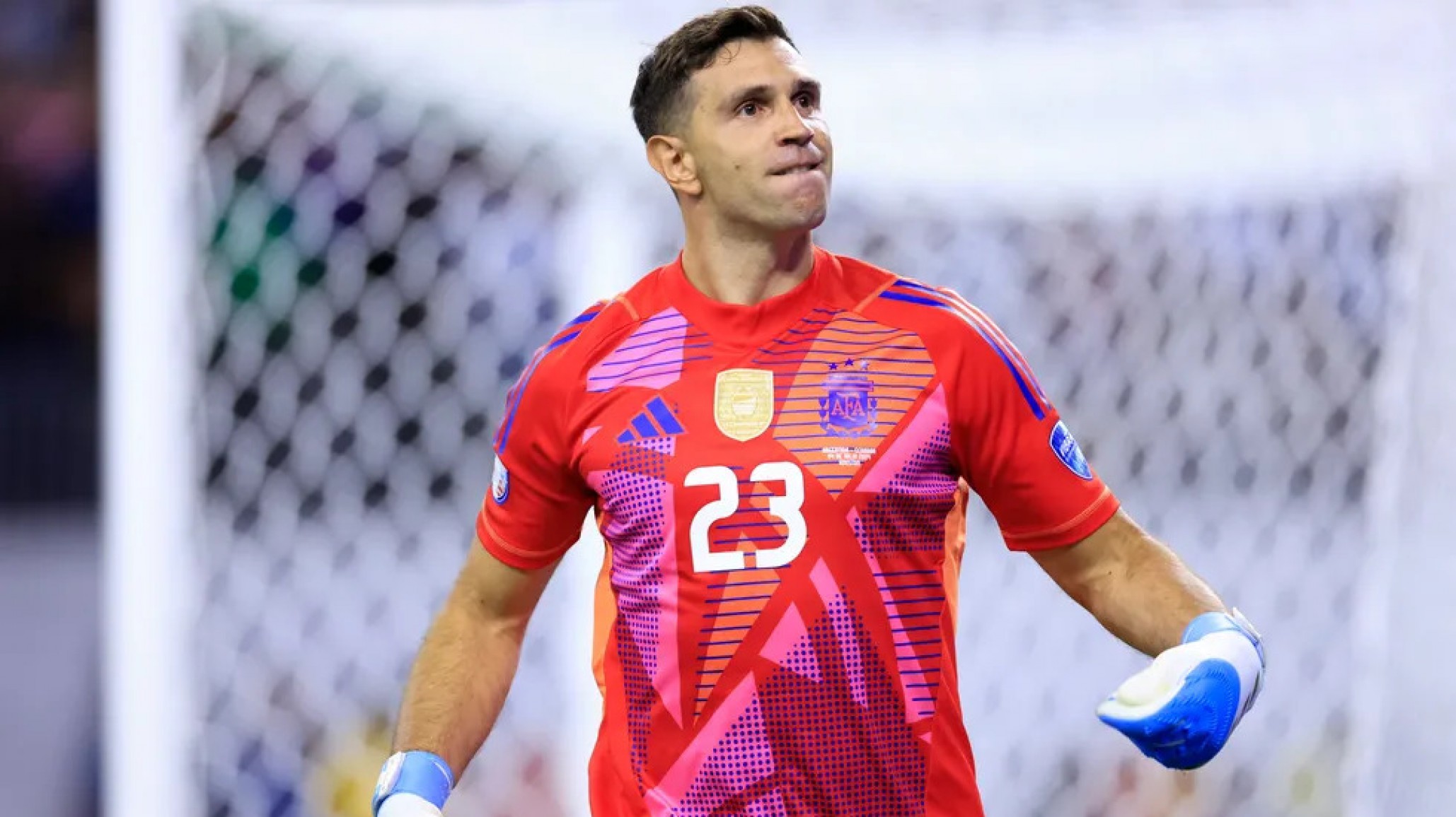 "Dibu" Martínez atajó dos penales y Argentina avanzó a semifinales