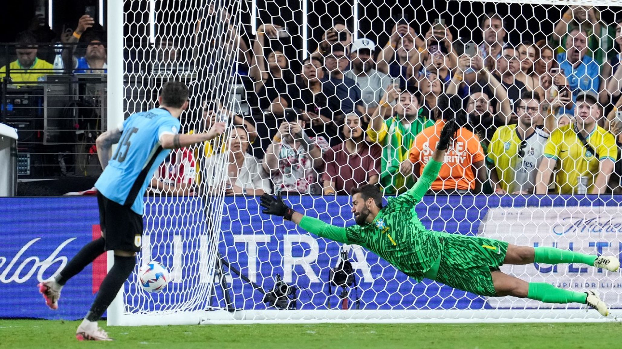 Uruguay le ganó por penales a Brasil