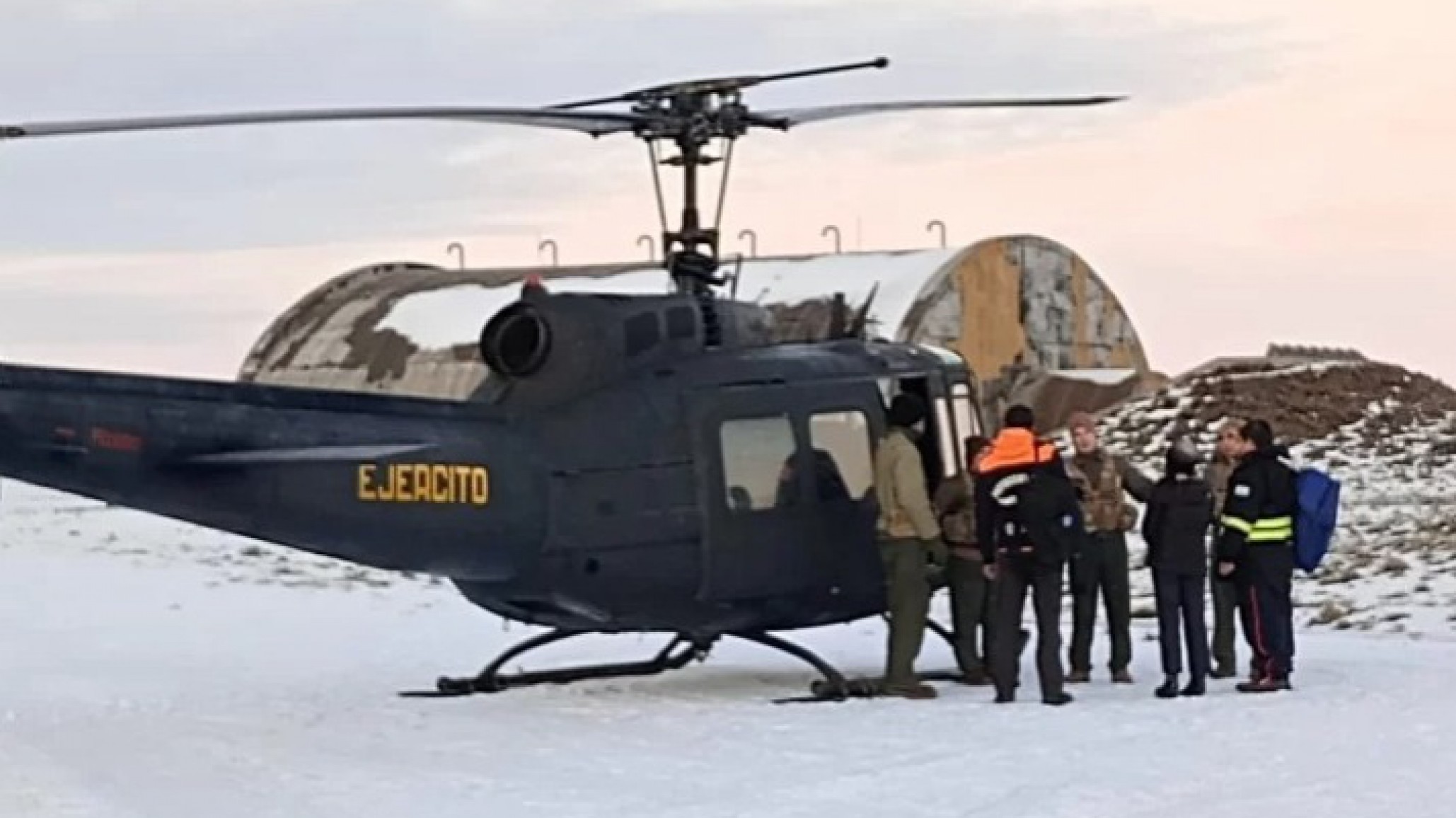 Cuatro hombres fueron evacuados de la nieve en grave estado