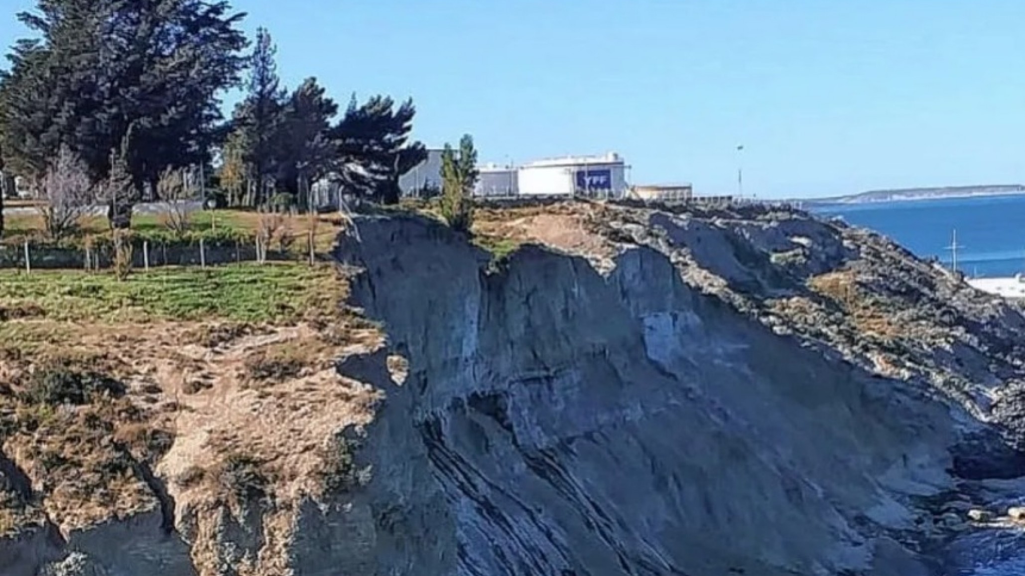 Vecinos de Mosconi piden a provincia acciones urgentes para salvar el Chalet Huergo