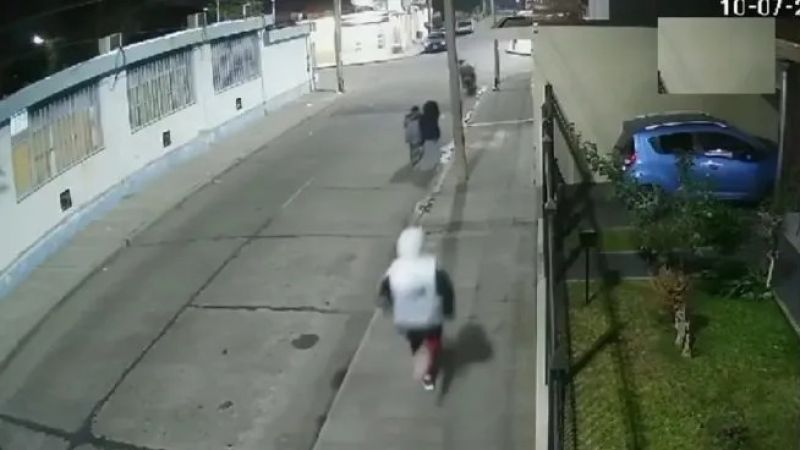 Tragedia: Un niño falleció tras ser baleado en un tiroteo entre un policía y motochorros