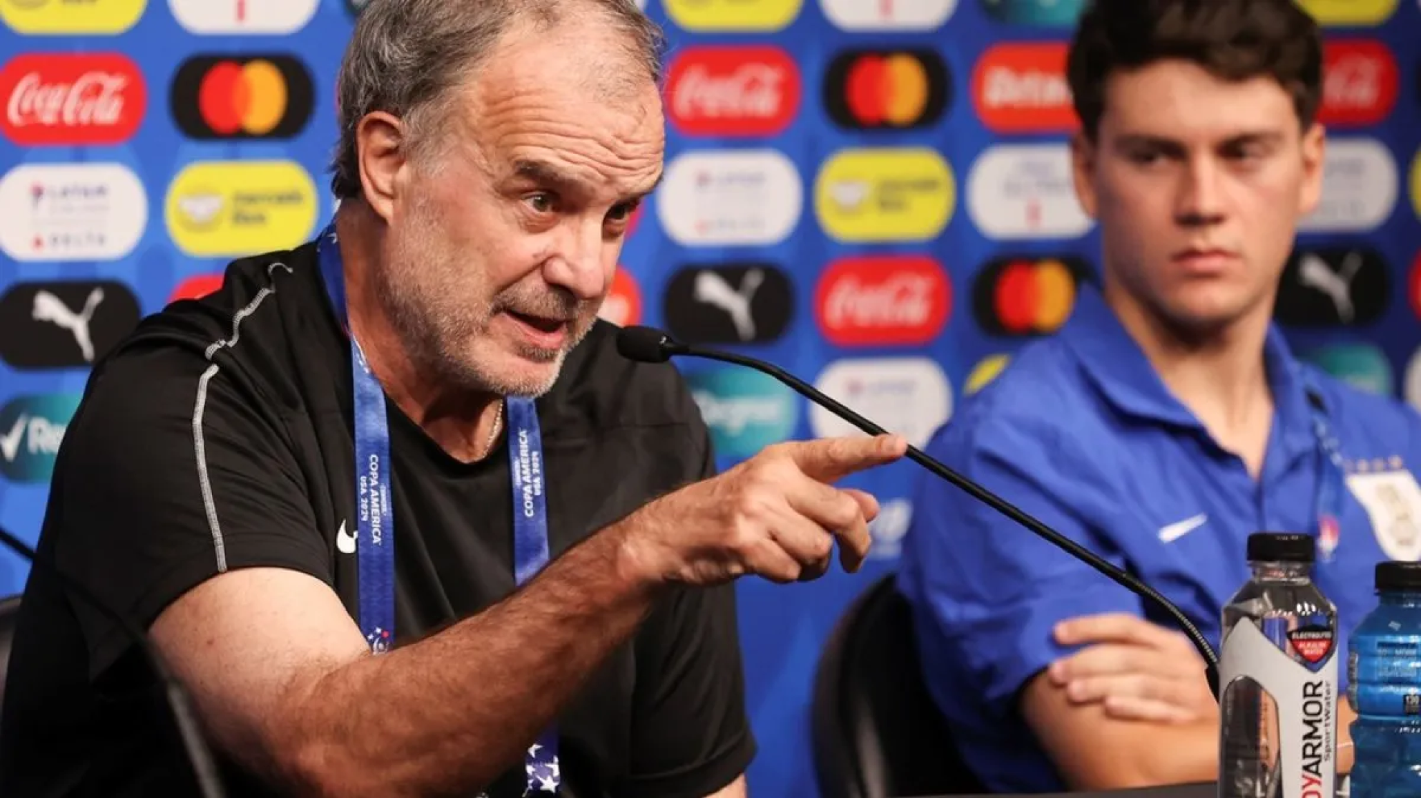 El "loco" Bielsa disparó contra la organización de la Copa América: "Son una plaga de mentirosos"