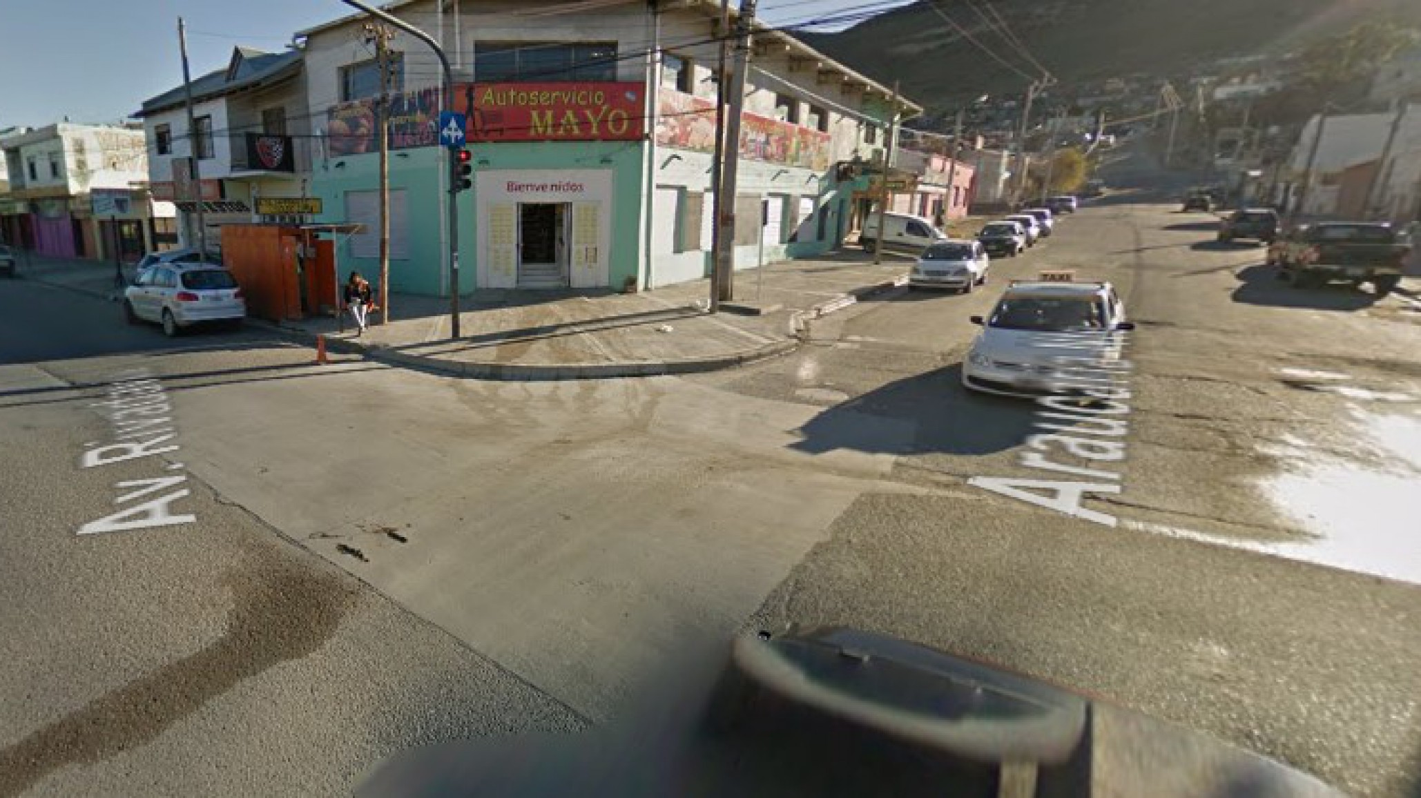 Tomó de más, causó disturbios en la vía pública e insultó a policías