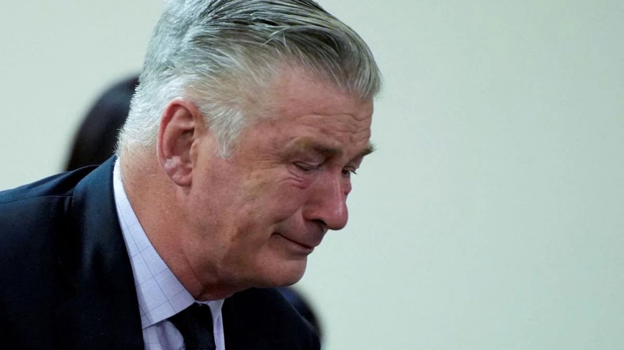 Alec Baldwin quebró en llanto cuando la justicia desestimó el caso de homicidio