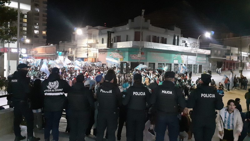 La policía destacó el operativo por los festejos en Comodoro: 10 mil personas celebraron en el centro