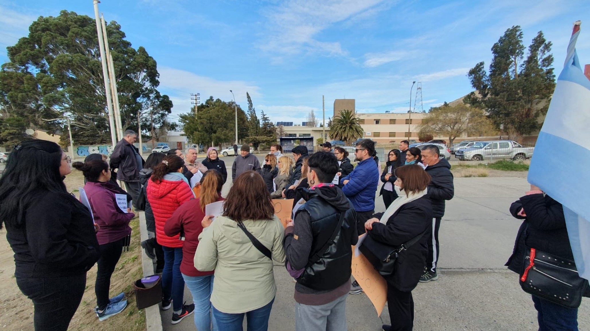 Vecinos del IPV protestan en Comodoro Rivadavia por aumento de cuotas en UVIs