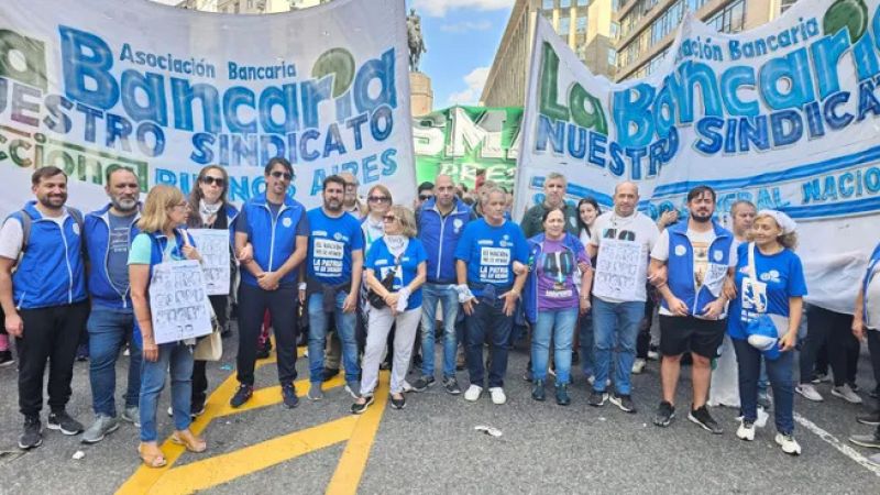 La Bancaria realiza una protesta frente al BCRA por el cierre de tesoros regionales