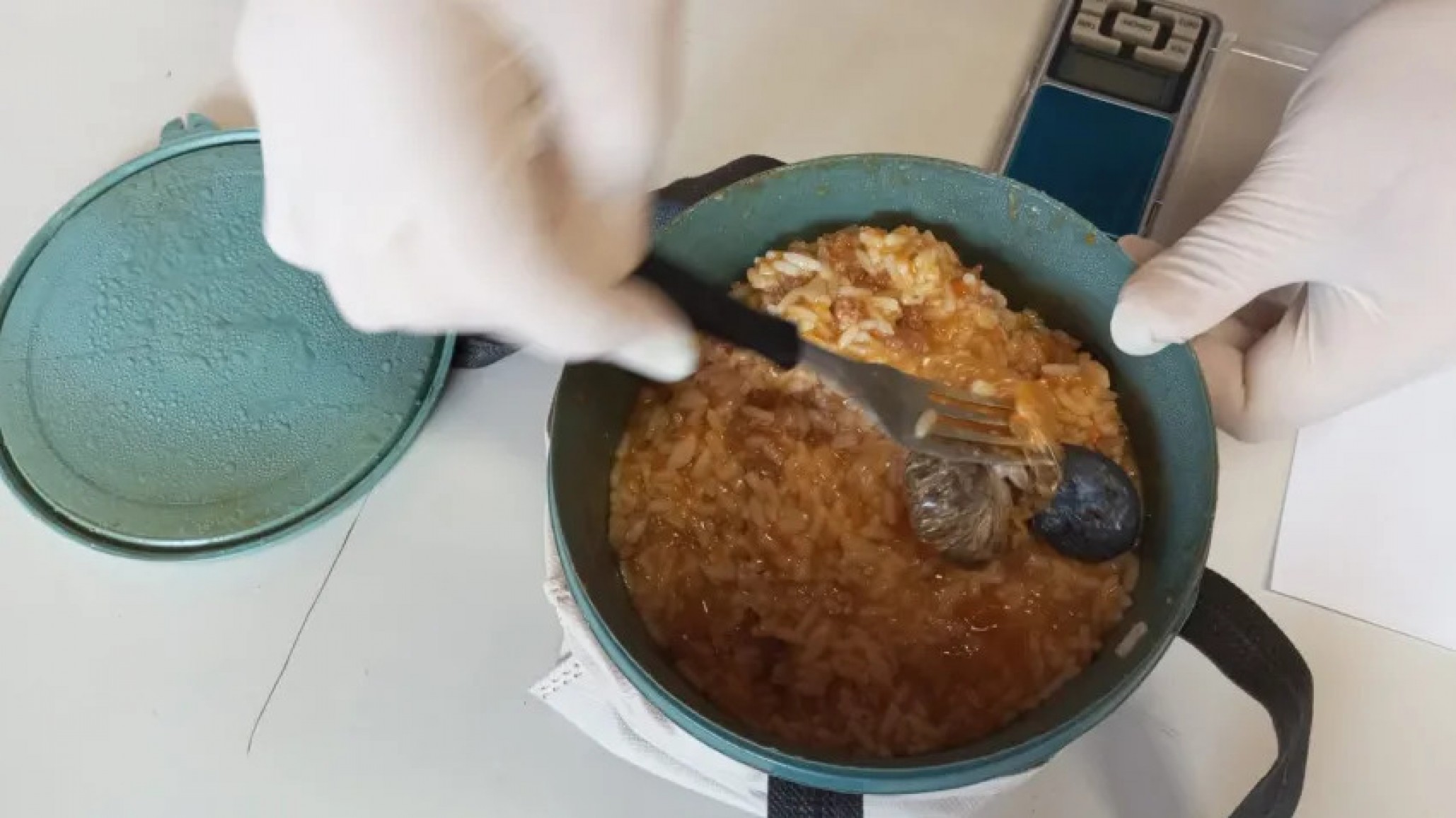 Intentó ingresar droga dentro de la comida para un preso y terminó detenida