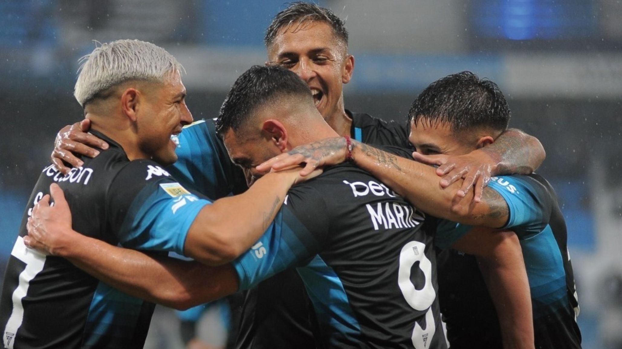 Racing goleó a Godoy Cruz y se convirtió en puntero