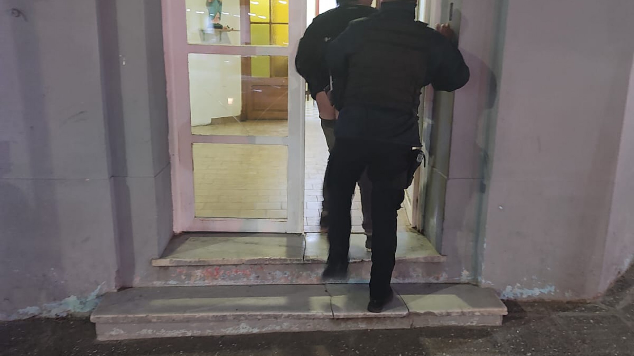 Detuvieron a un malabarista que amenazó con prender fuego un comercio porque se negaron a darle dinero