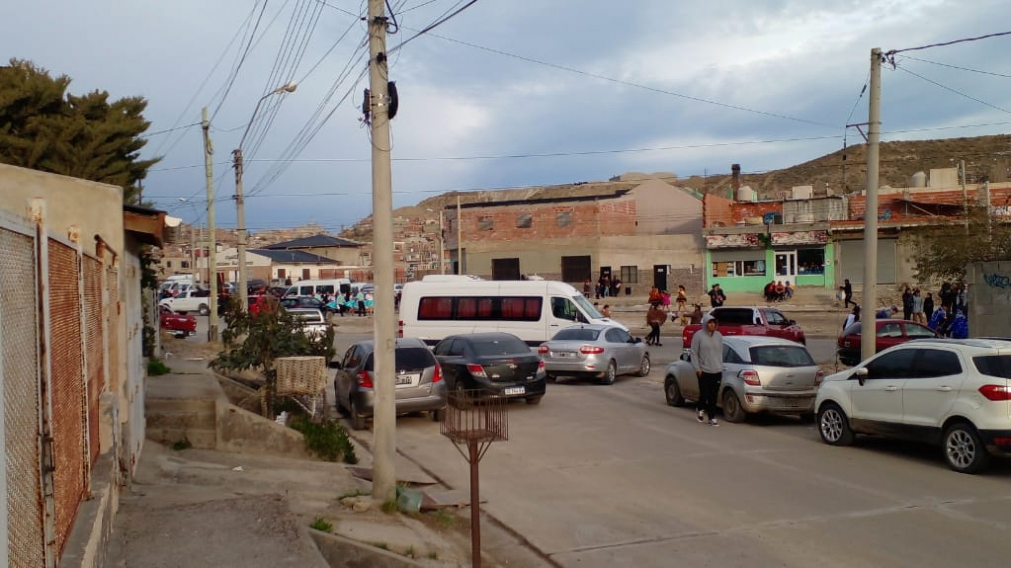 Vecinos de Avenida Chile protestan por los festejos de la comunidad boliviana