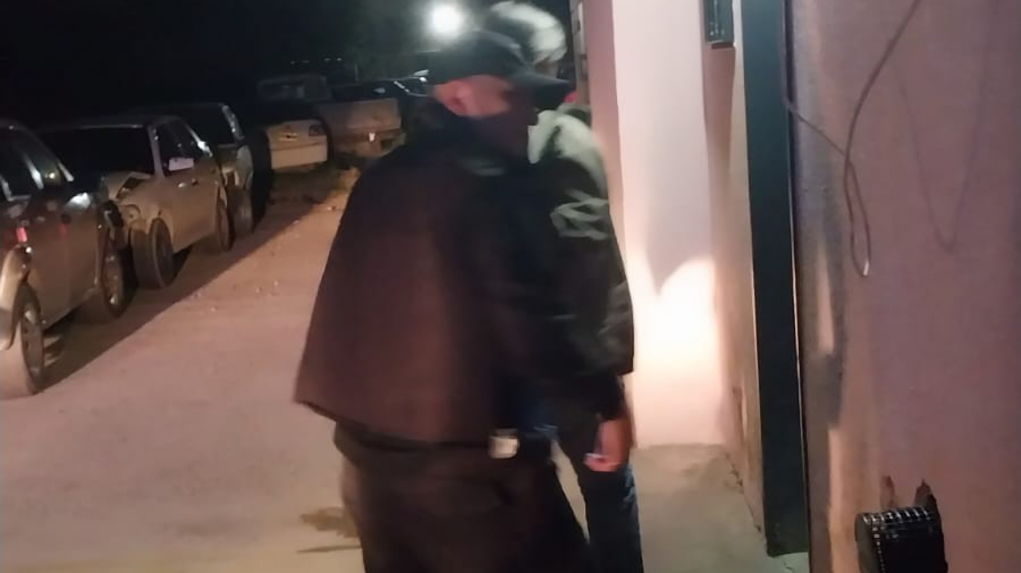 Dos hombres fueron detenidos por robar en un supermercado