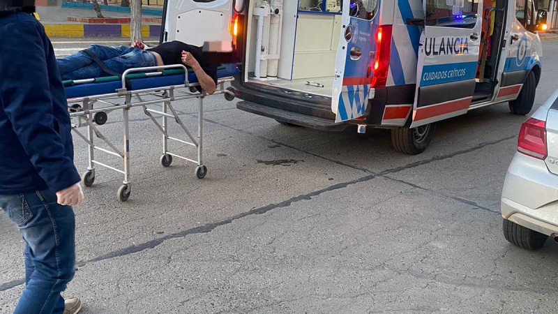 Le pidieron un cigarrillo y lo hirieron con un arma blanca