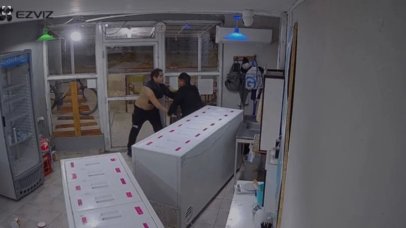 Detuvo un asalto a mano armada en una heladería
