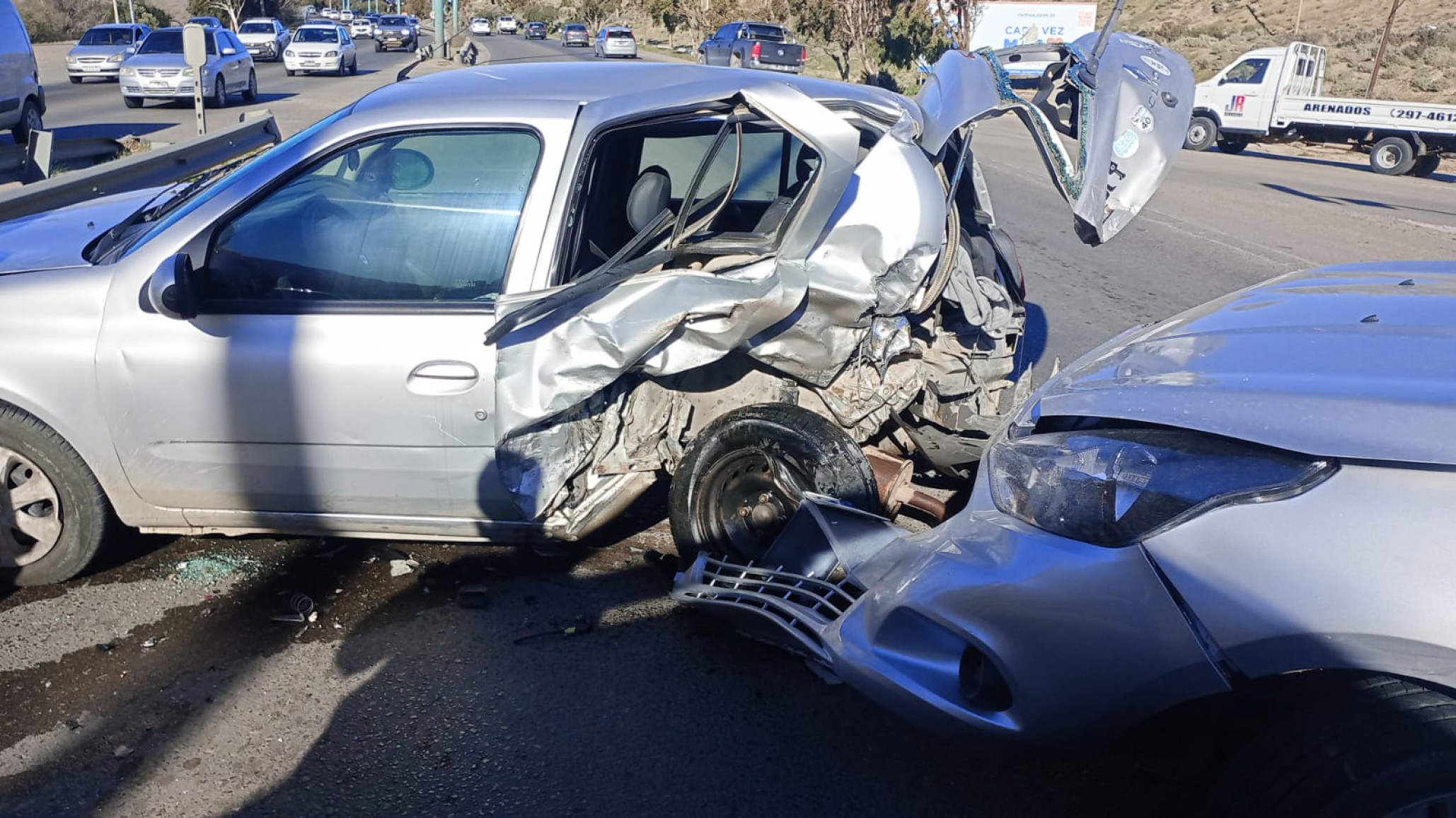 Choque múltiple en el acceso al Barrio Castelli: una persona lesionada