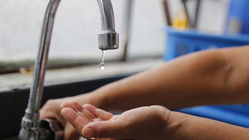 Corte total de agua por 12 horas en Comodoro para normalizar el sistema del acueducto del '99