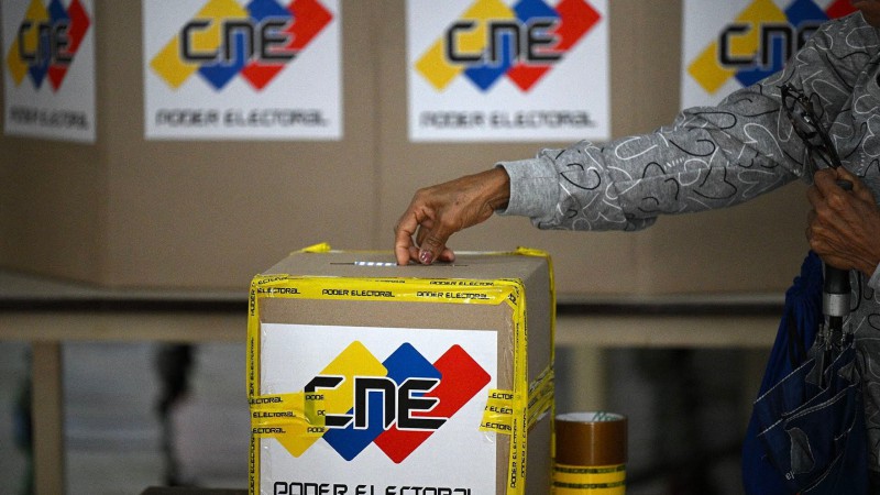 Líderes chavistas se adjudican victoria en Venezuela sin resultados oficiales