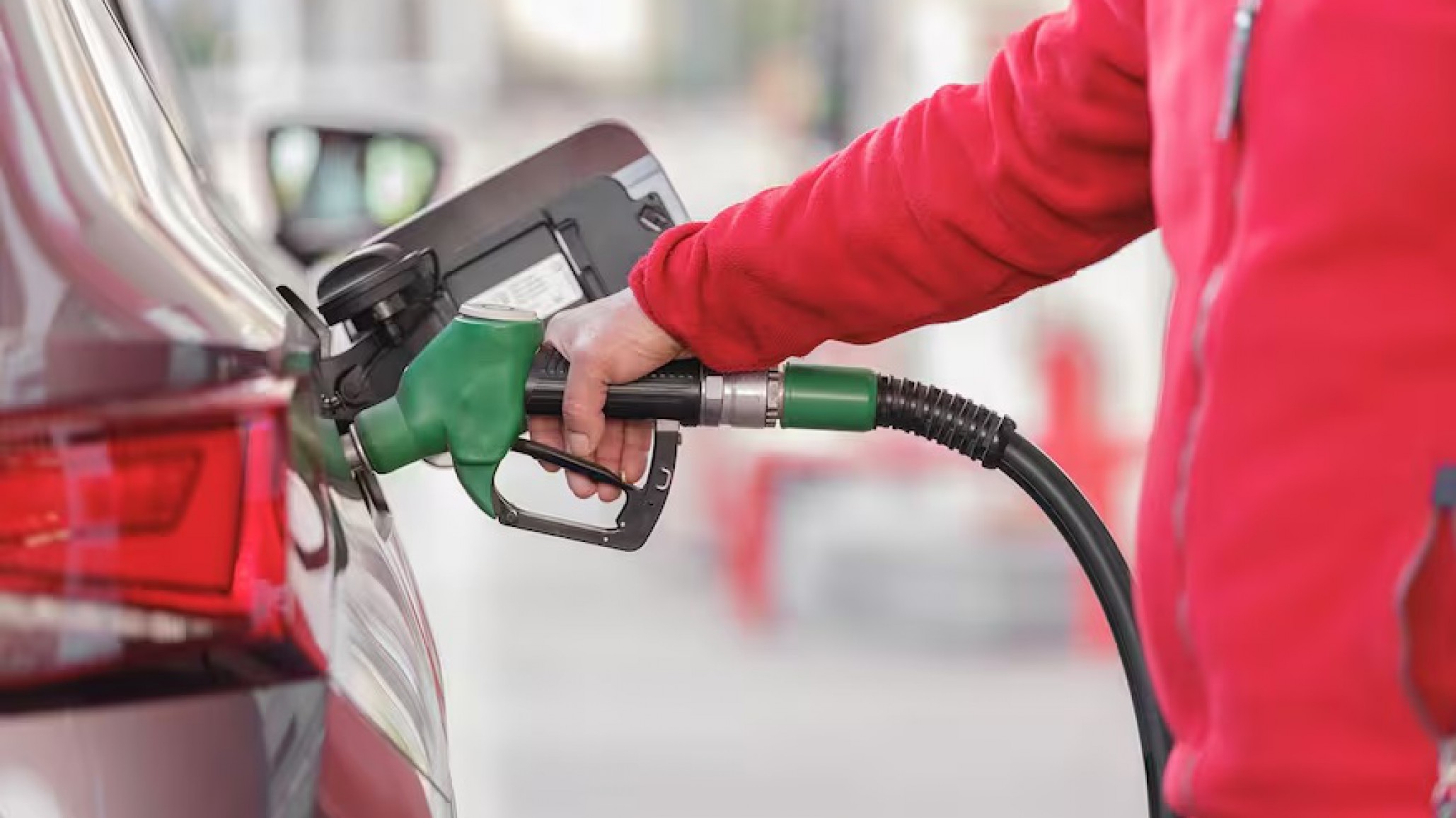 Nuevo golpe al bolsillo: la nafta y el gasoil suben un 3%