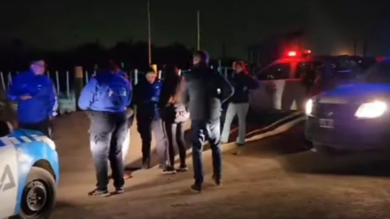 Hallaron el cuerpo de un hombre envuelto en una frazada en la Ruta Nacional 22