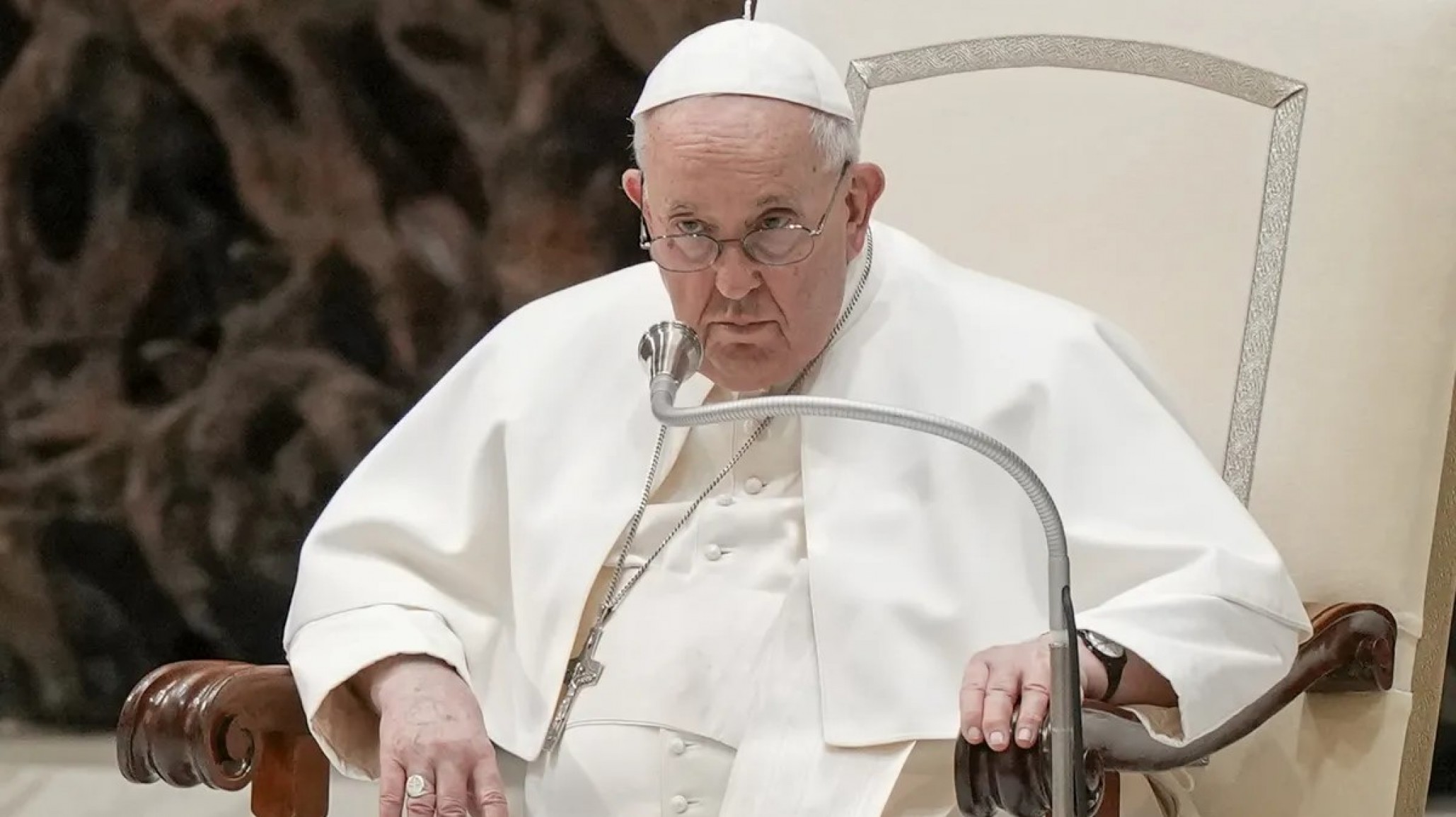 El Papa Francisco sufrió una caída