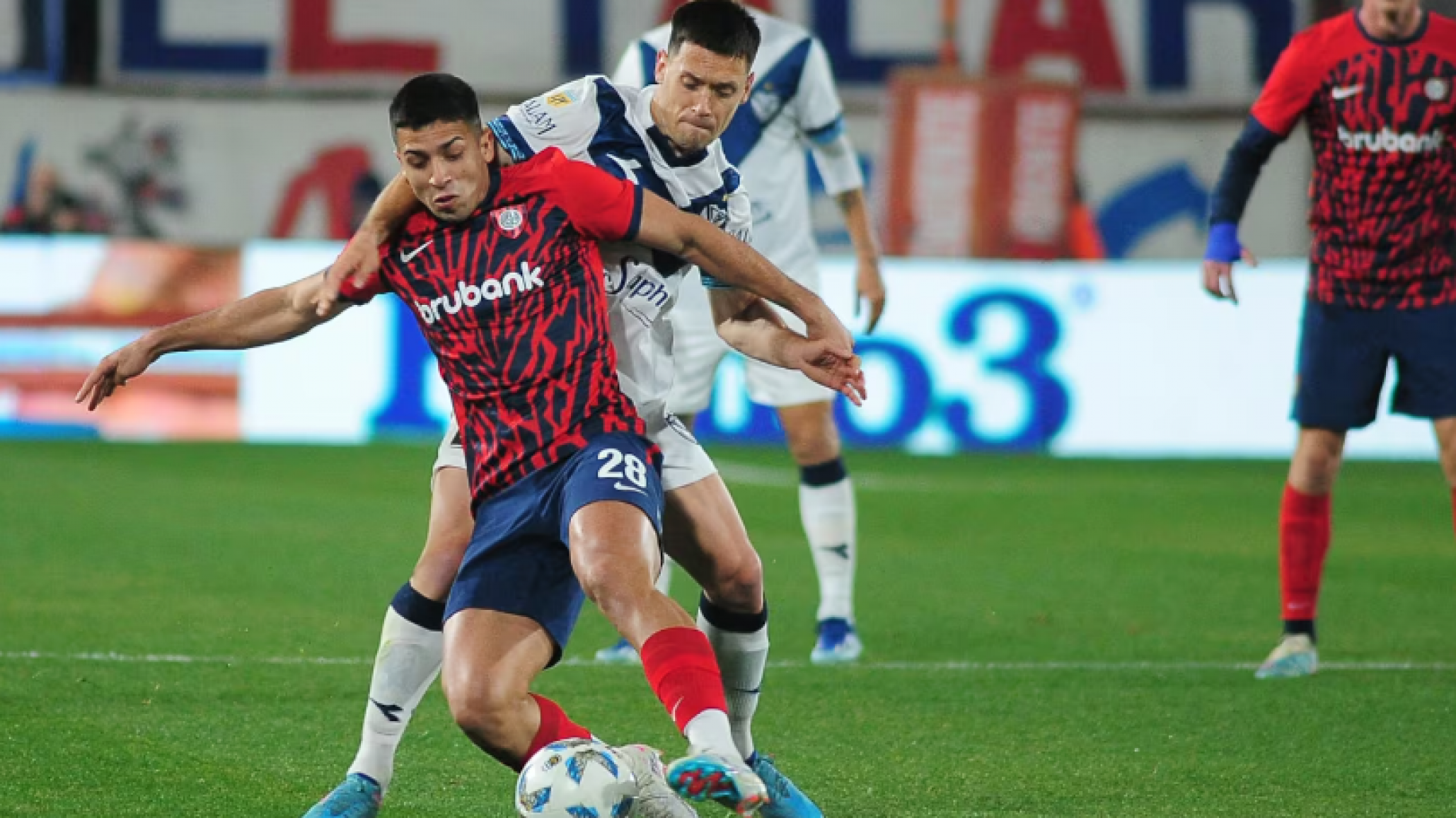 Vélez le ganó 3-1 a San Lorenzo y avanzó a los cuartos de final de la Copa Argentina