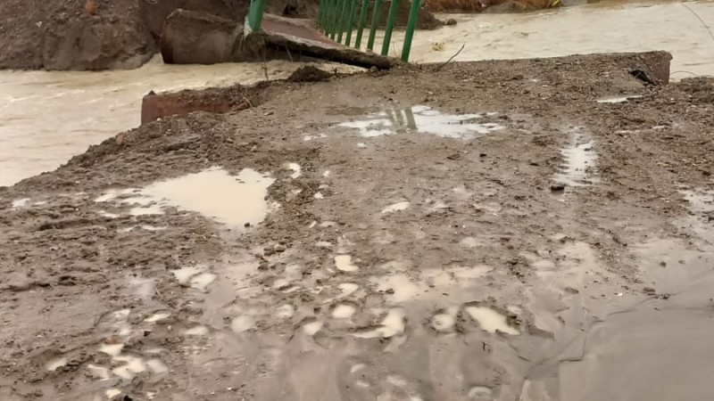 Vecinos de La Cantera reclaman por el puente caído: "No vino nadie hasta ahora"