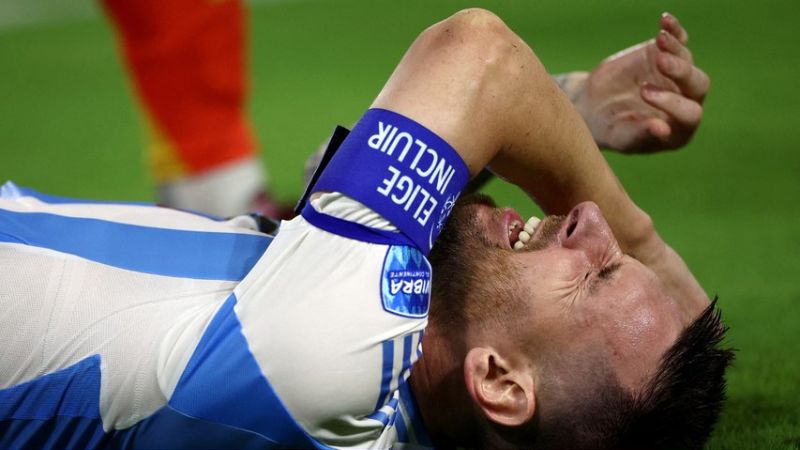 Lionel Messi mostró su tobillo tras su lesión en la Copa América