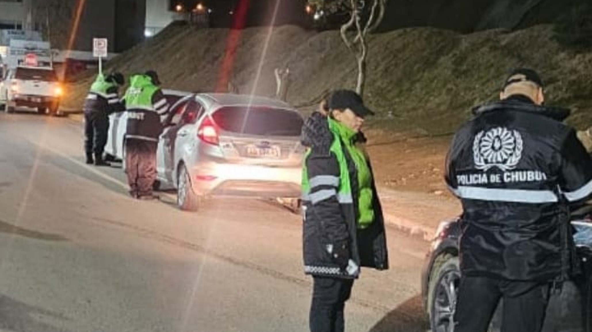 10 alcoholemias positivas en dos controles vehiculares durante la madrugada