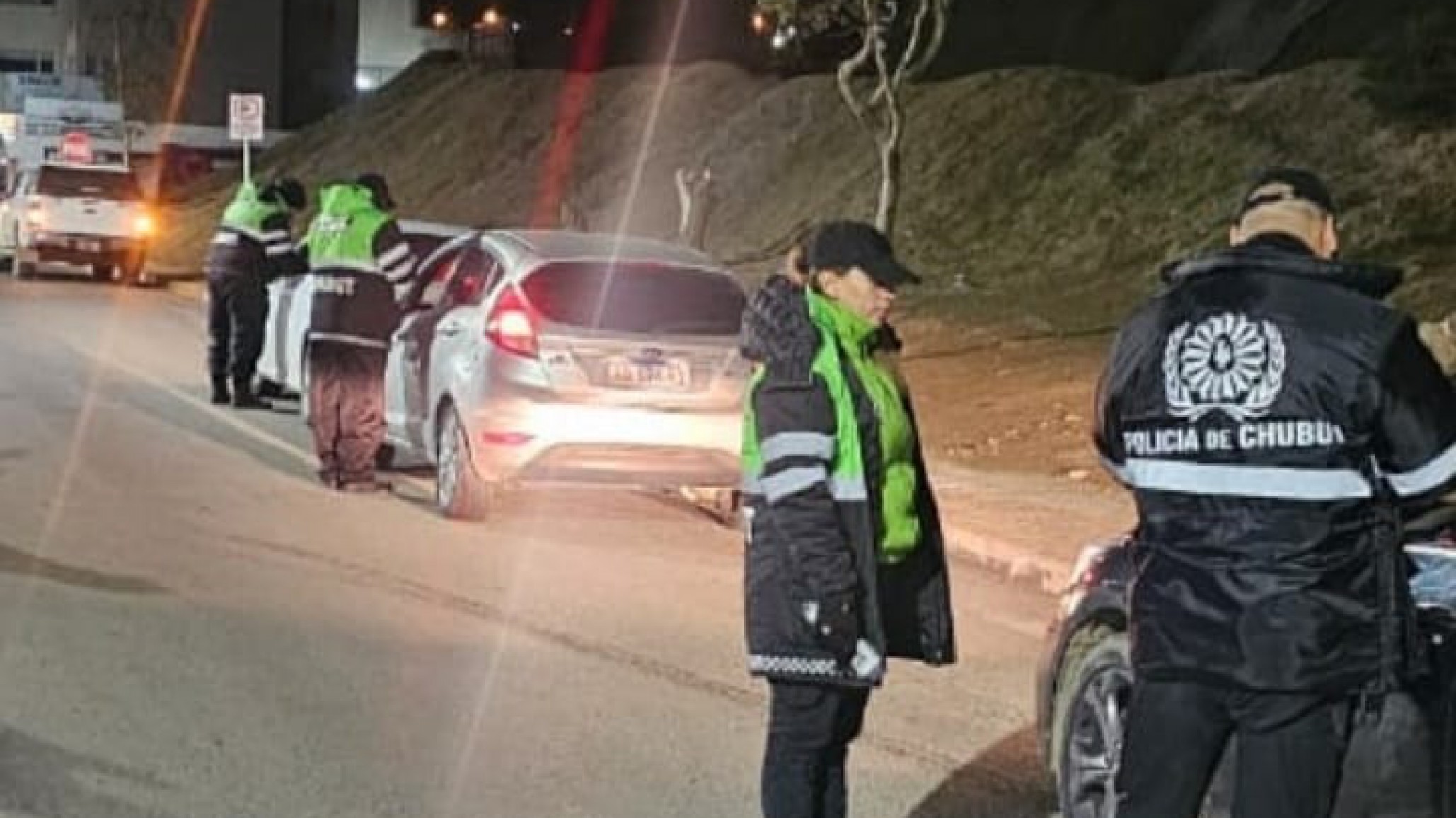 10 alcoholemias positivas en dos controles vehiculares durante la madrugada