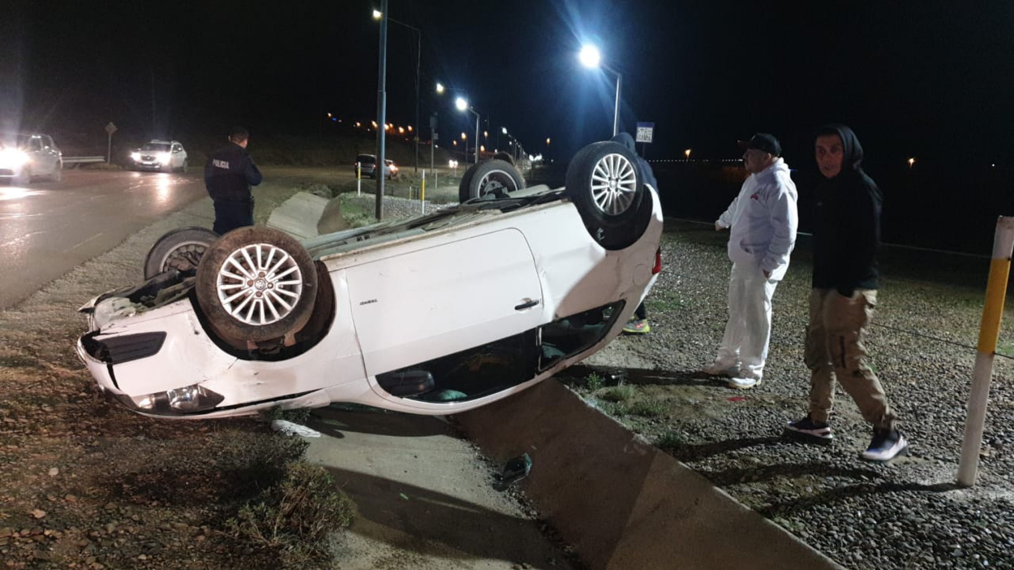 Conductor volcó en el camino alternativo Centenario, en la curva del infiernillo