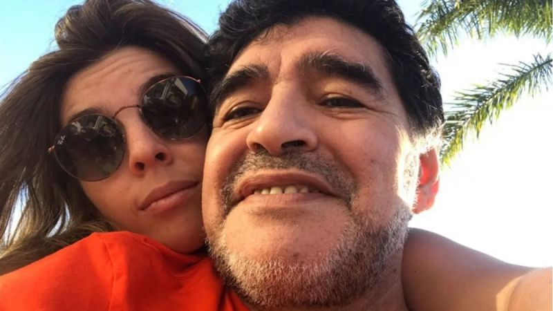 Polémica en el Día de los Zurdos: Adorni se "olvidó" de Maradona y Dalma le respondió fulminante