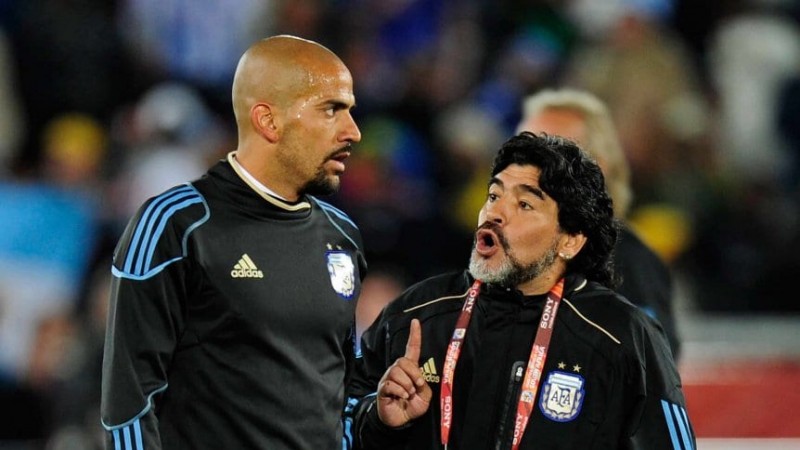 La respuesta de Verón tras la burla de Manuel Adorni a Diego Maradona