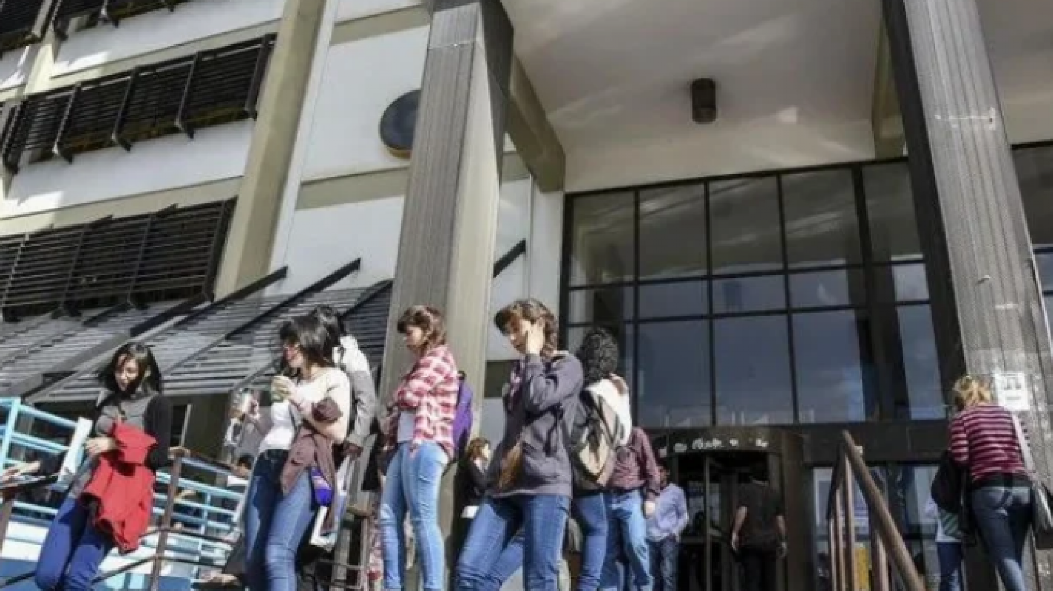 Universidades en emergencia: Financiamiento insuficiente y sueldos con un desfasaje superior al 45%