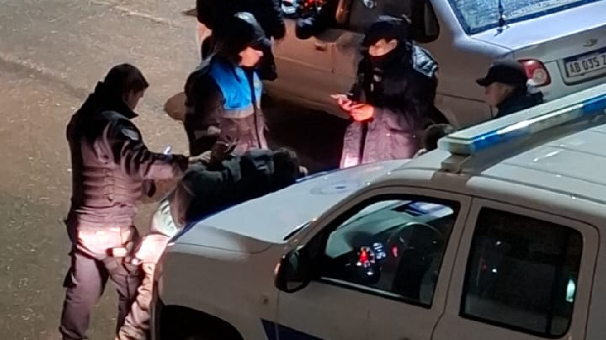 ¡Hermanos ladrones! Los detuvieron por intento de robo en el Barrio Roca