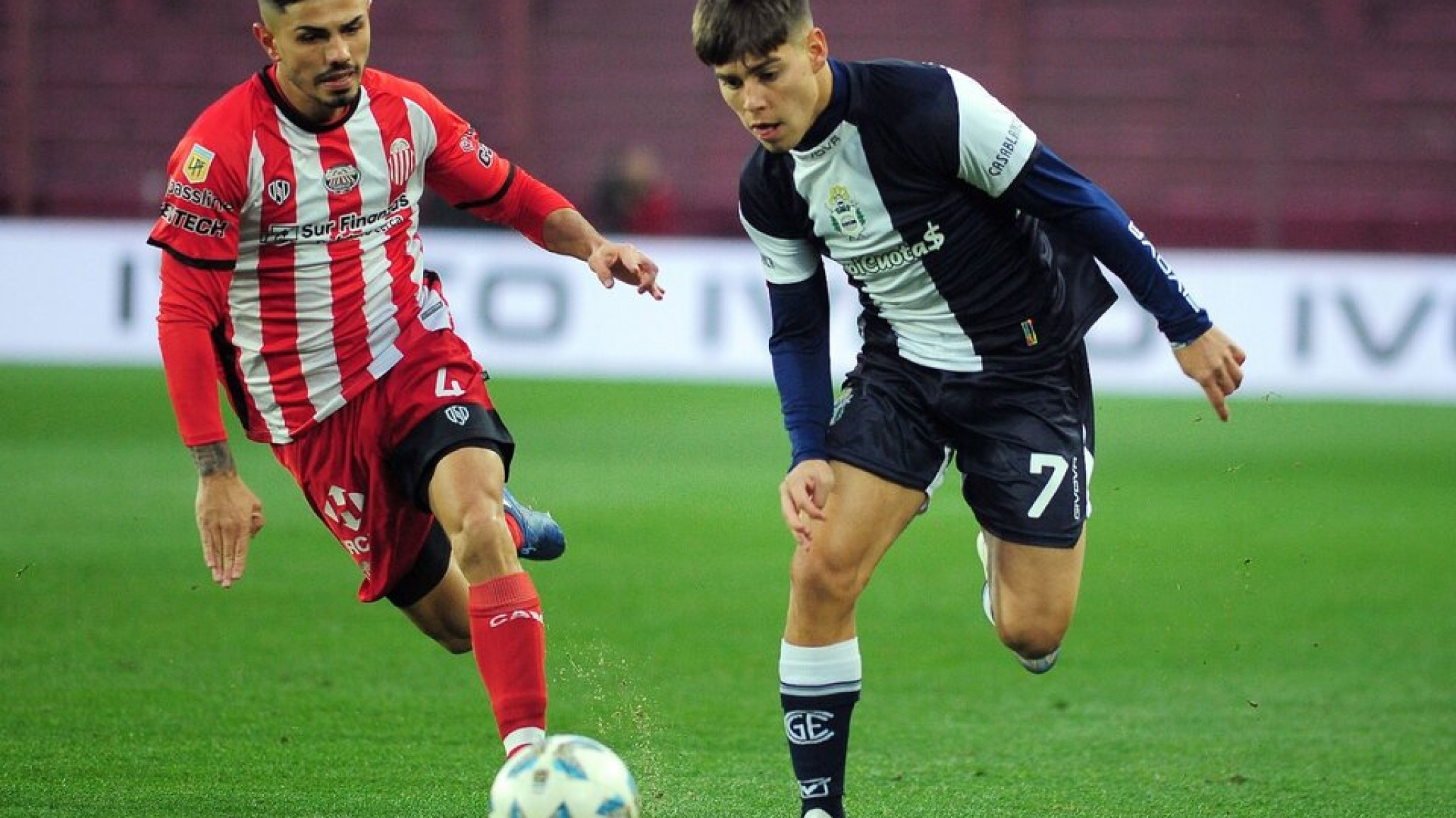 Gimnasia venció a Barracas Central y terminaron a las piñas