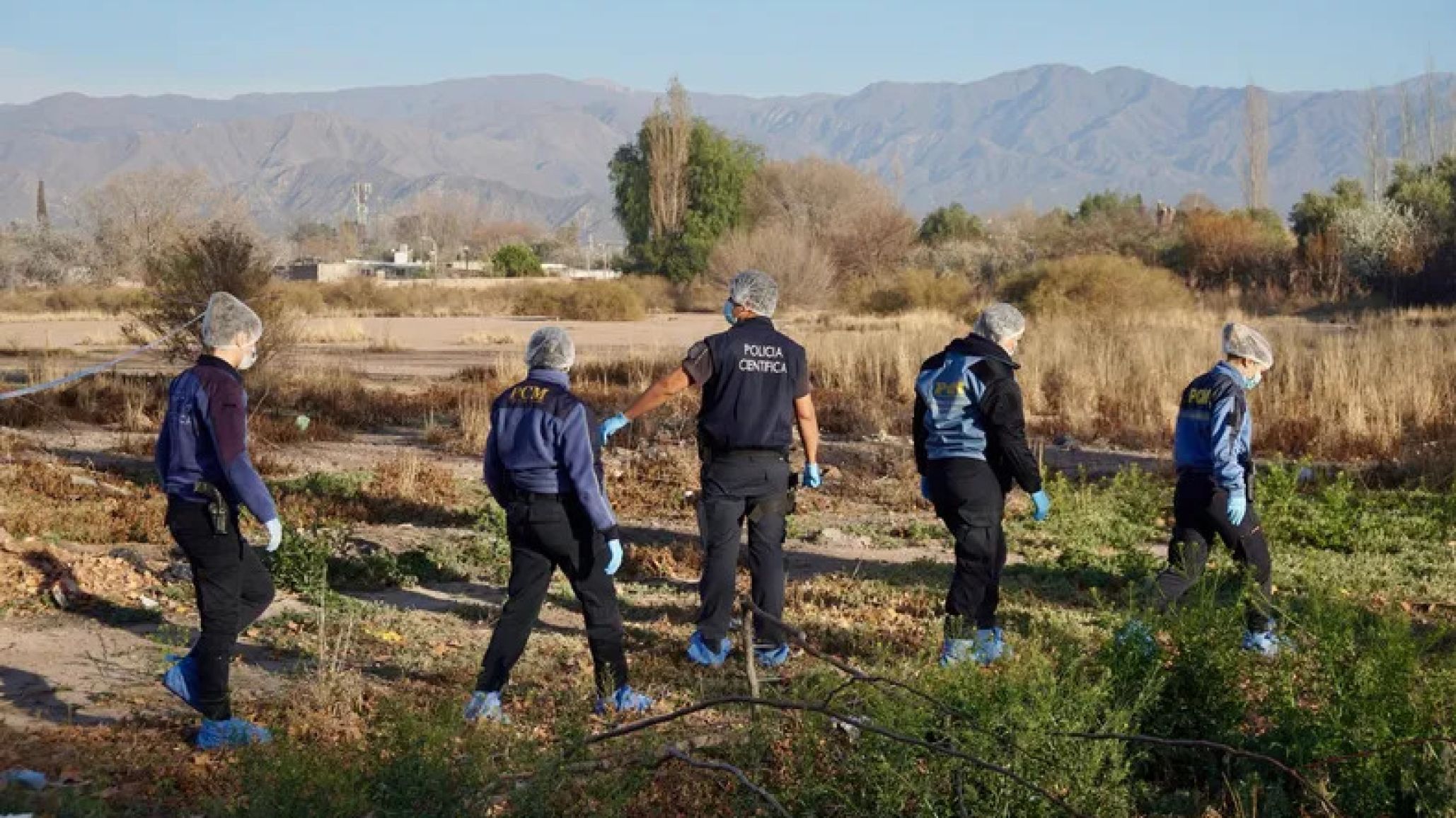 Encontraron el cuerpo de una mujer calcinado en un descampado