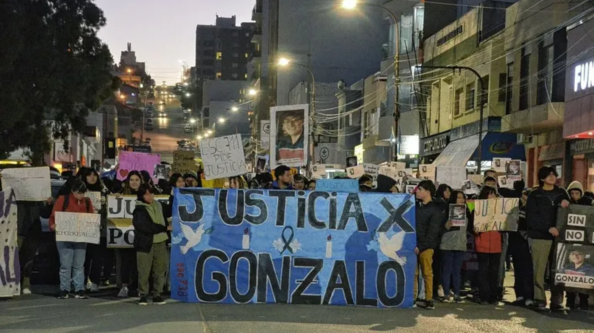 Nueva marcha por Gonzalo Güenchur: "No me van a hacer callar"