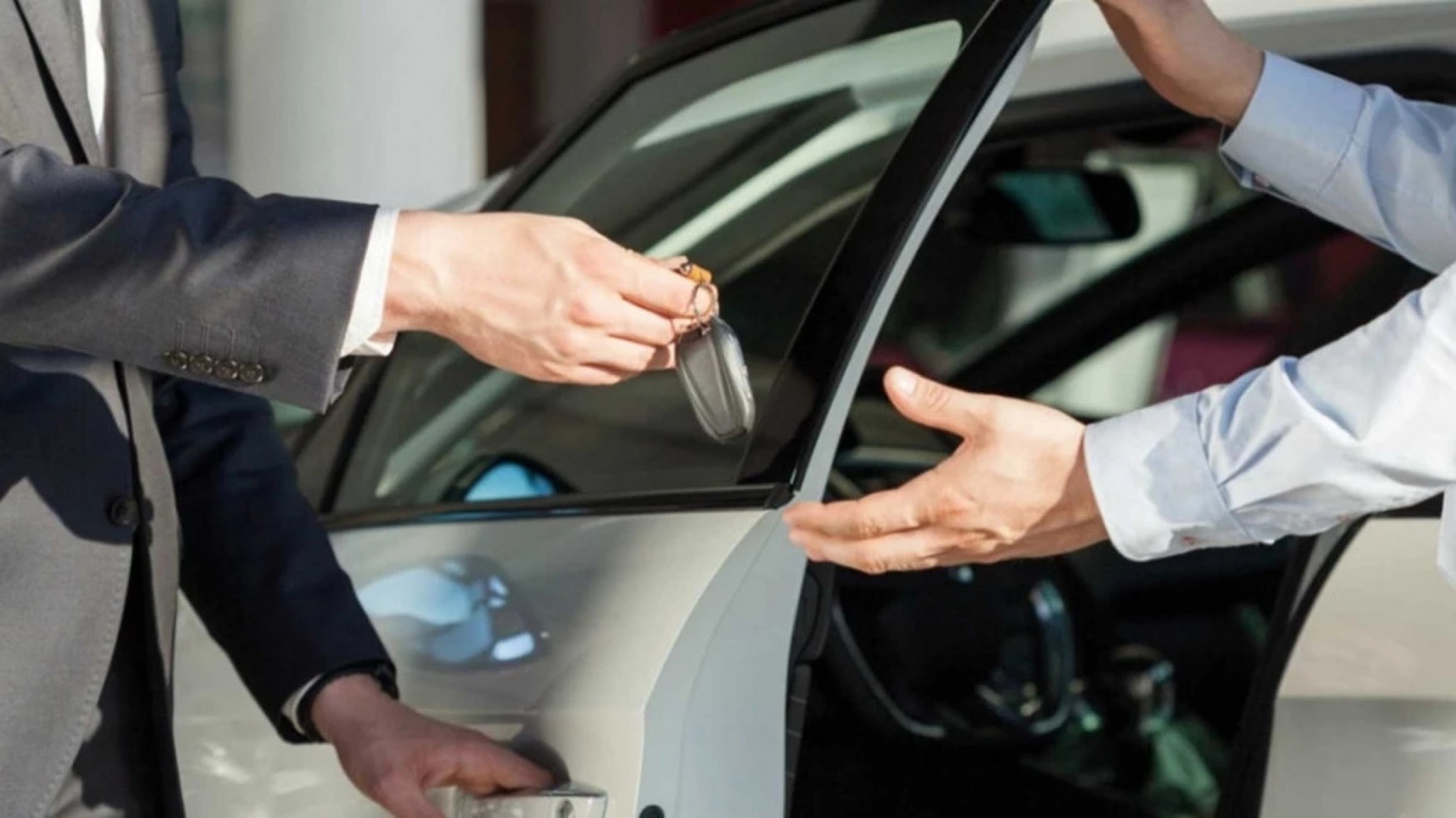 El Gobierno reducirá impuestos de trámites para la compra y venta de autos